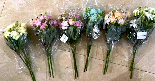 RAMO DE 5  ROSAS Y 5 FLORES X6UNDS OMC-725